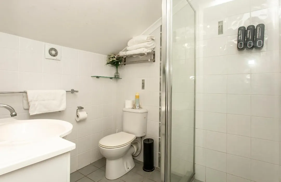 Ainslie Manor Guest House-1